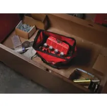 Milwaukee M12 C4 Ładowarka 4-portowa Li-ion 12V – Efektywne Ładowanie