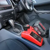 Milwaukee M12-18 AC Ładowarka Samochodowa 12V-18V | SanPro.Net