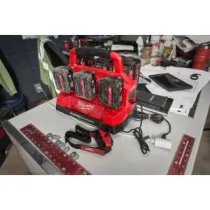Milwaukee M18 PC6 PACKOUT™ Szybka Ładowarka 6 Portowa 18V | SanPro.Net