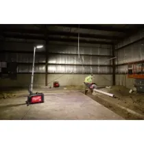 Milwaukee MX FUEL™ MXF TLIC-601: Kompaktowy Maszt Oświetleniowy 15000l