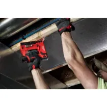 Milwaukee M12 BST-202X – subkompaktowy zszywacz 12V z 2×2,0 Ah i walizką